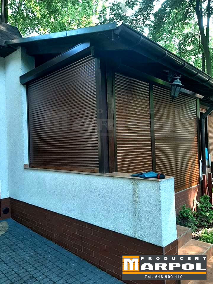 zabudowa tarasu roletami zewnętrznymi