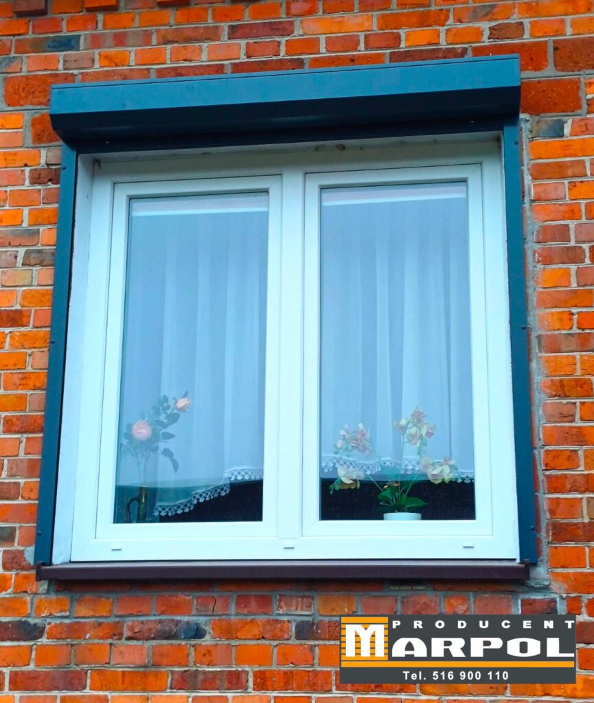 roleta na murowa antracytowa na cegle