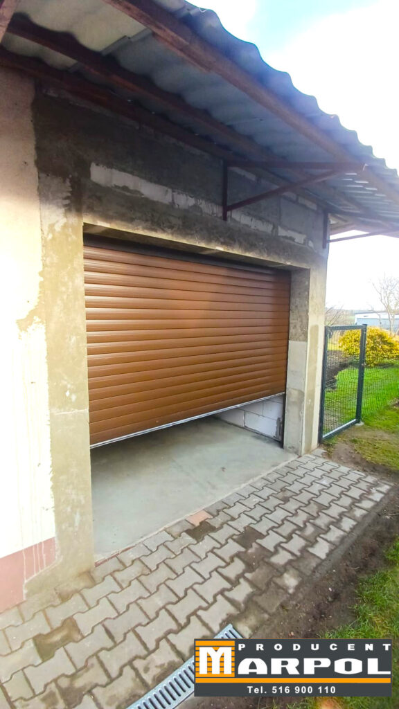 brama garażowa rolowana kolor jasny brąz