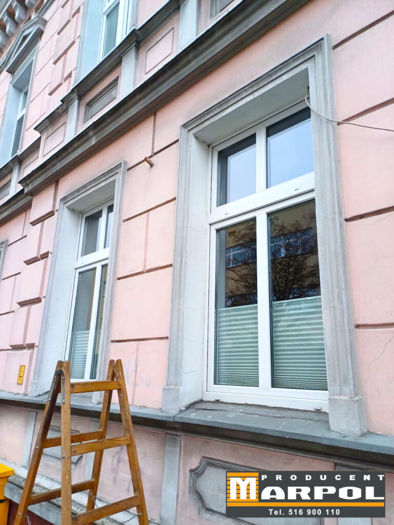 roleta przed montażem we wnęce okiennej