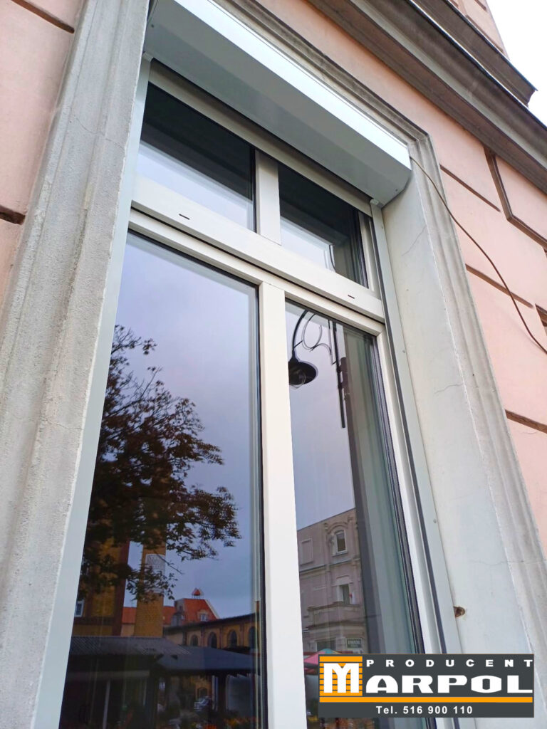 roleta zewnętrzna natynkowa kolor biały montaż we wnęce