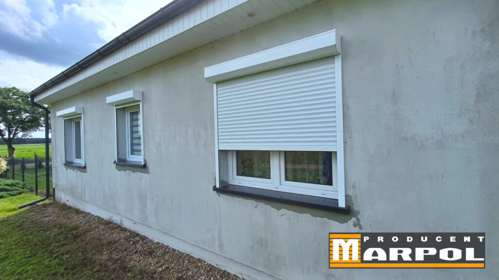 roleta na murowa biała