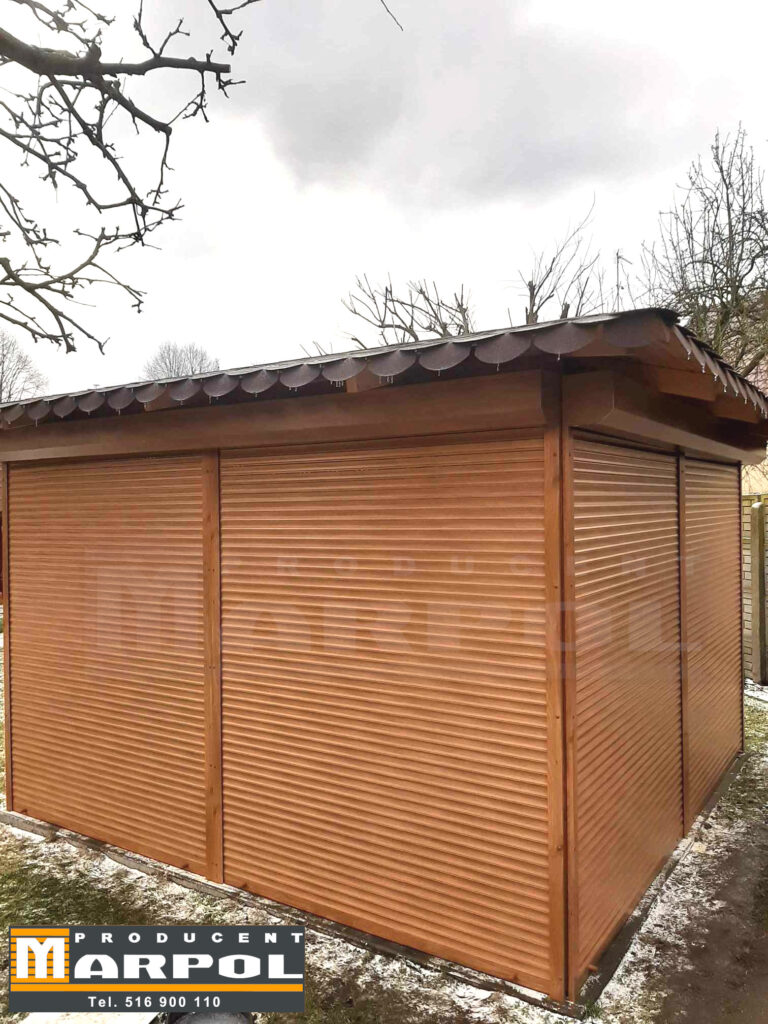 zabudowa antresoli roletami zewnętrznymi kolor winchester