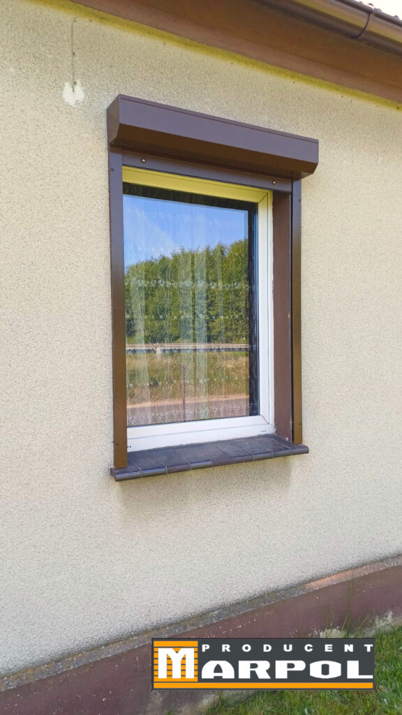 roleta zewnętrzna natynkowa kolor jasny brąz