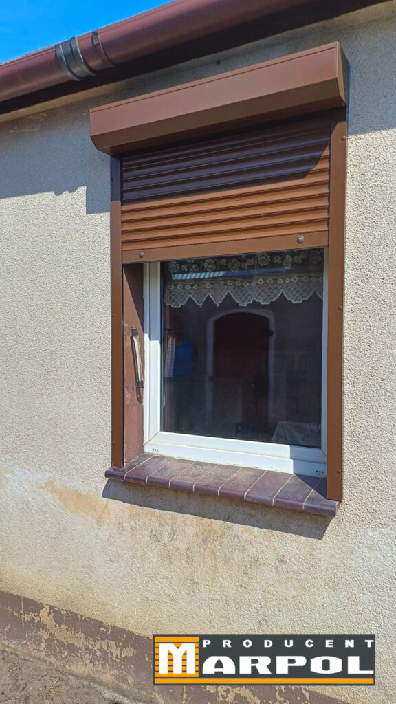 roleta zewnętrzna natynkowa kolor jasny brąz