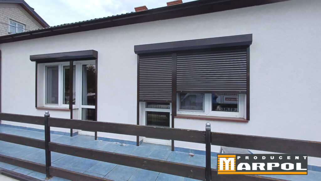 rolety zewnętrzne zestawy balkonowe kolor ciemny brąz